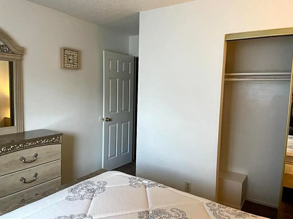 2 bed, 840 sqft, $1,800 — Photo 3