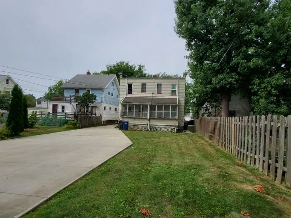 17471-17473 Shaw Avenue,