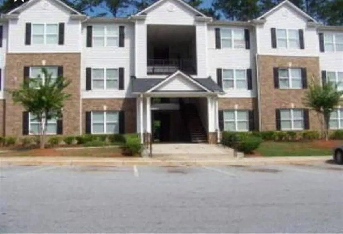 3 bed, 1292 sqft, $1,455 — Photo 2