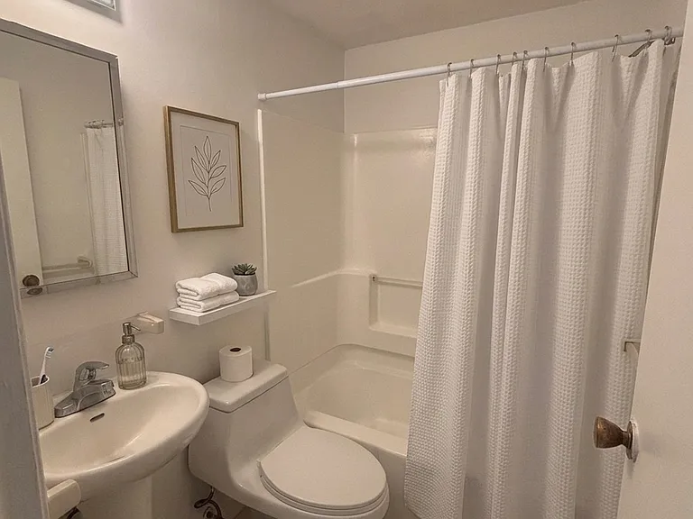 10 Imperial Dr — Photo 5