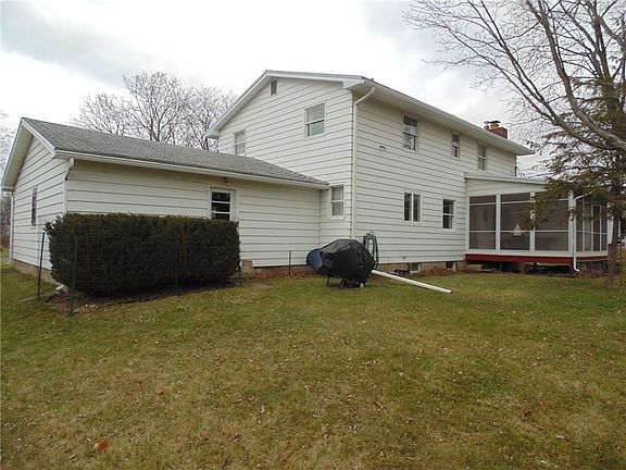 4th image of 136 Deerfield Dr