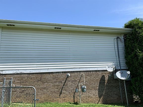 3rd image of 3312 Carrie Dr