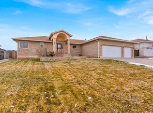 8 Pasadena Dr, Pueblo, CO 81005