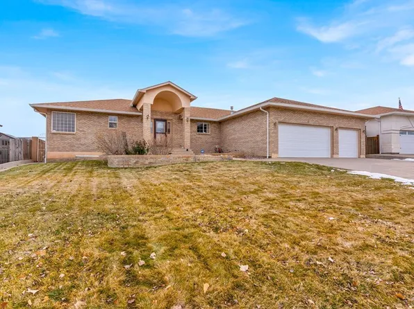 8 Pasadena Dr, Pueblo, CO 81005