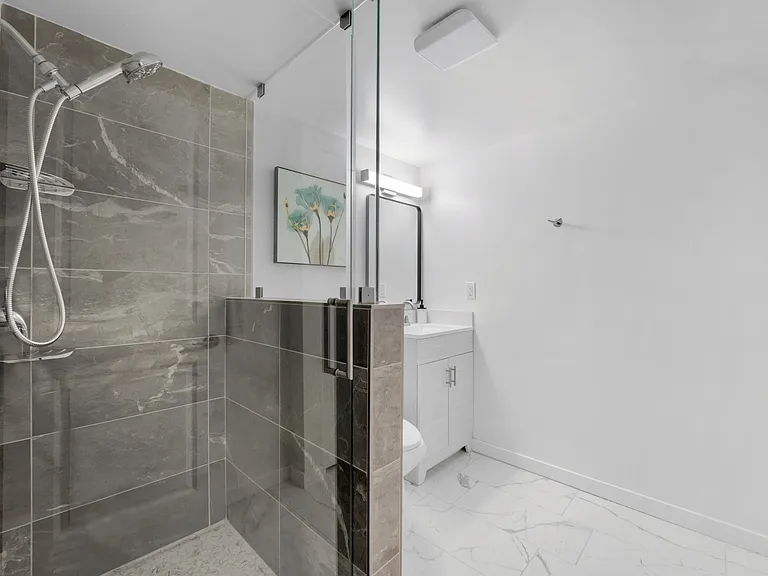 624 Monica Cir #B — Photo 8