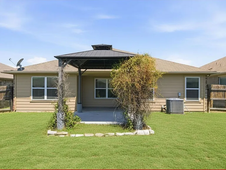 5813 Roderick Dr — Photo 24
