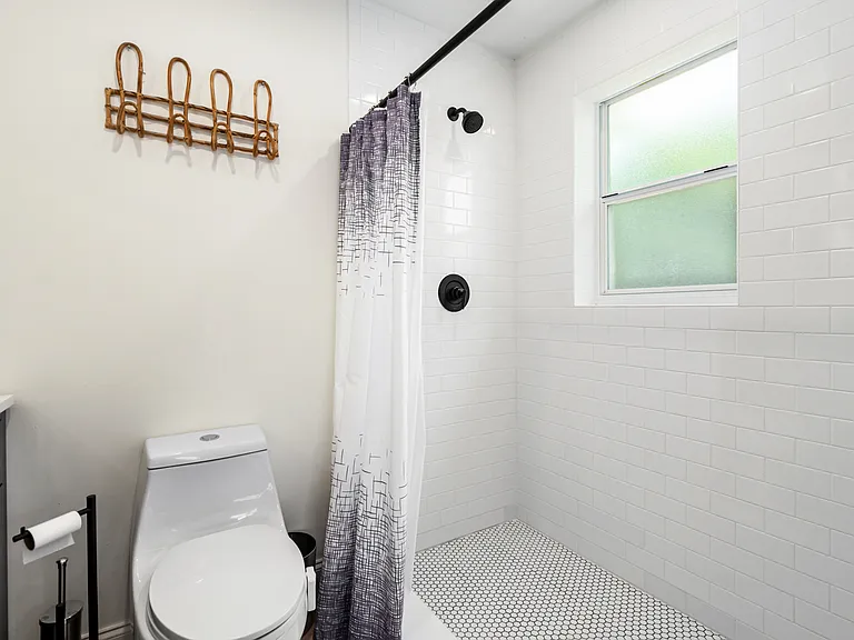 94 Ivanhoe Dr — Photo 14