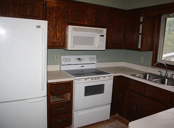 4th image of 10400 National St NE
