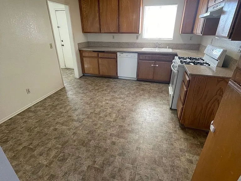 16200 Kamana Road — Photo 12