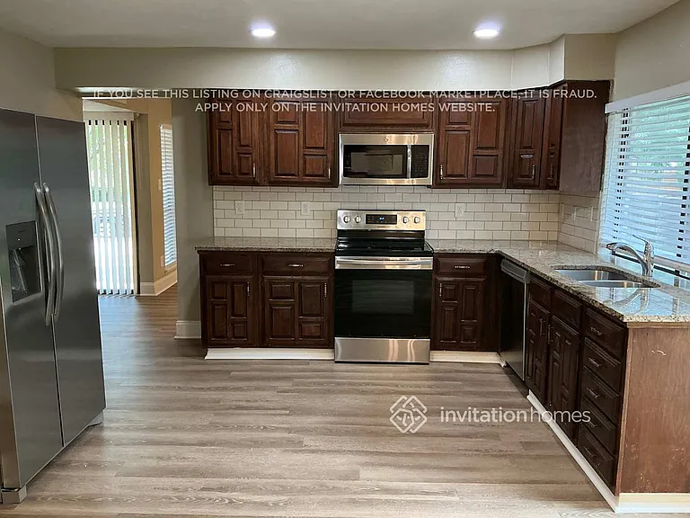 1217 Lombardy Dr — Photo 5