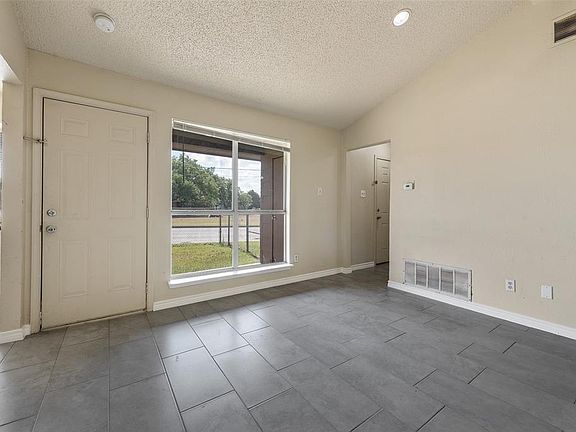 3rd image of 13039 Mitchell Dr