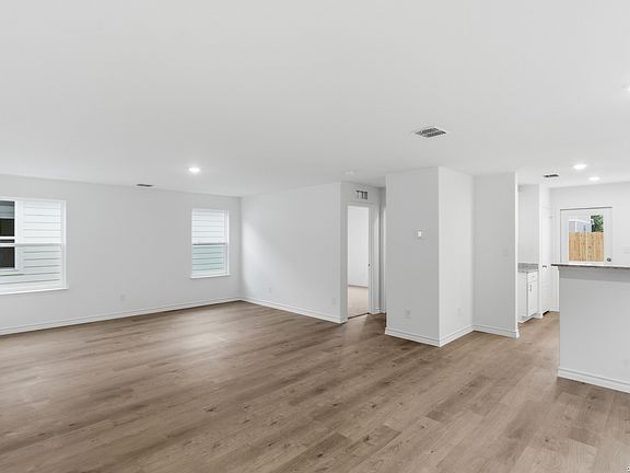 4th image of 429 Raven Row