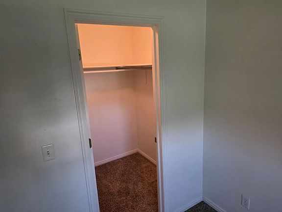 5th image of 387 N Peach St