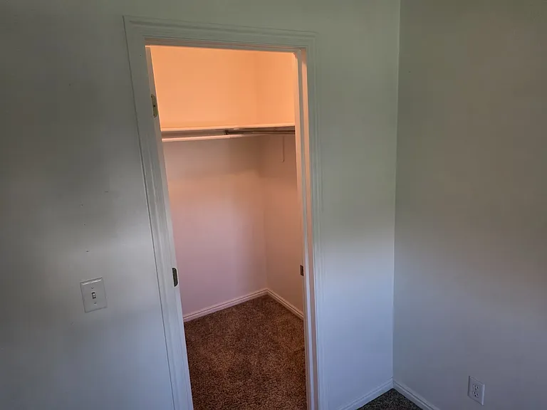 387 N Peach St — Photo 5