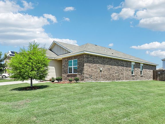 3rd image of 5300 Shady Springs Trl