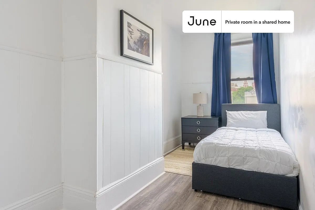 Twin bedroom in 4 bed/1 bath home in Astoria #1266 B — Photo 1