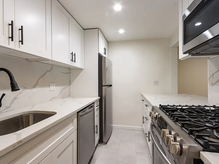 322 W 80th St #1 — Photo 12