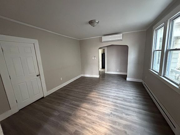3rd image of 27 Oliver St