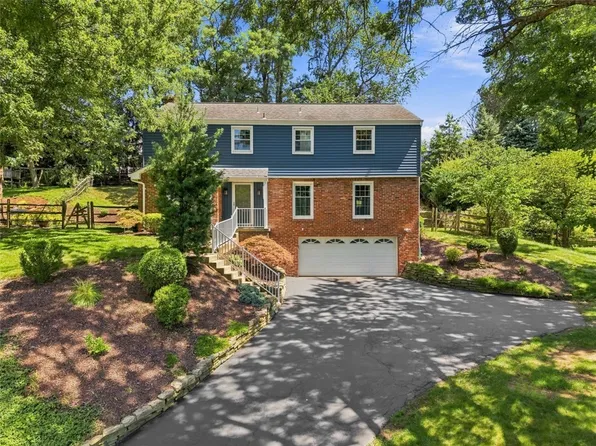 2489 Southvue Dr, Pittsburgh, PA 15241