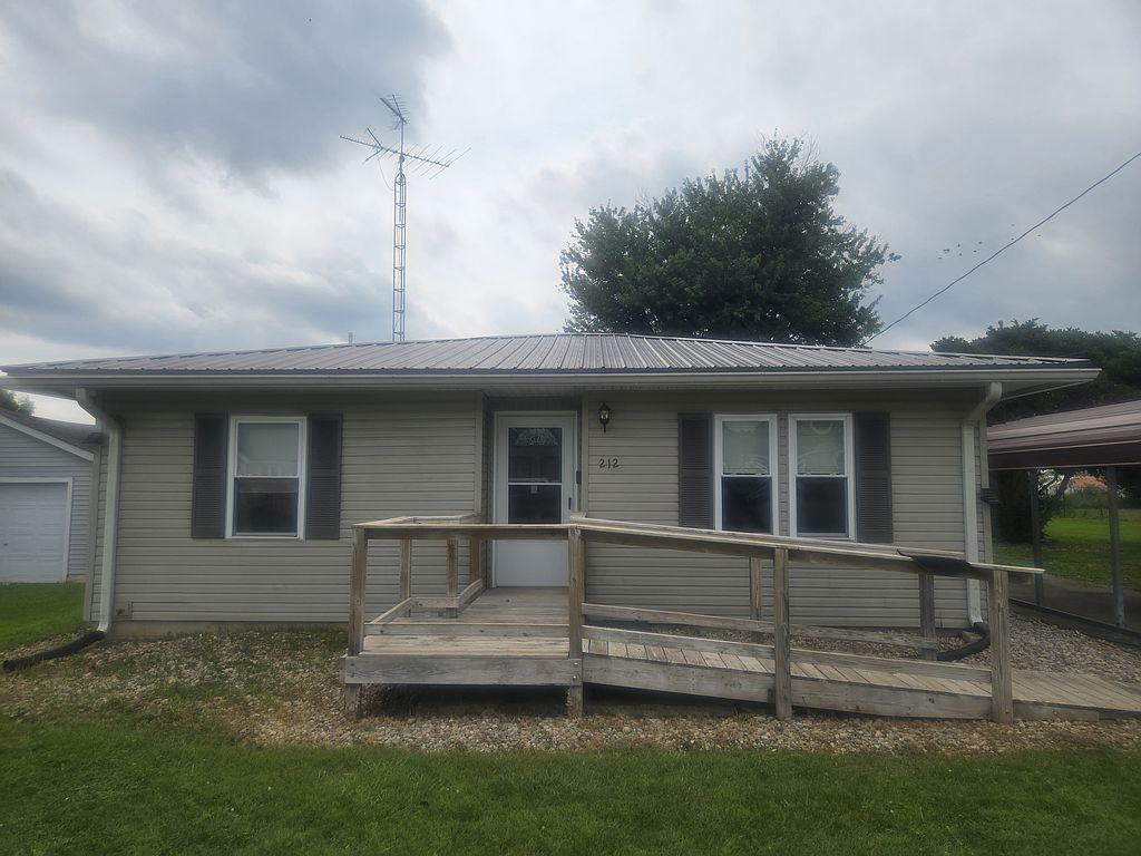 212 N Willow St - Property Image