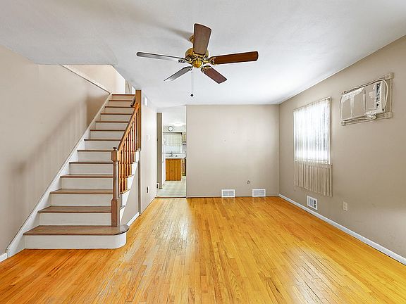 3rd image of 192 Benton Ave