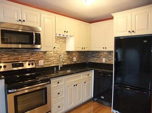 3rd image of 160 Burkhall St Unit 202