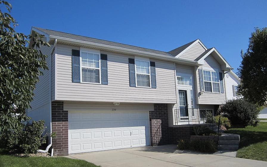 Bright, South-facing home on a Cul-de-Sac.