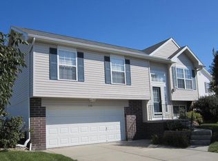 2714 Canyon Cir, Bellevue, NE 68123