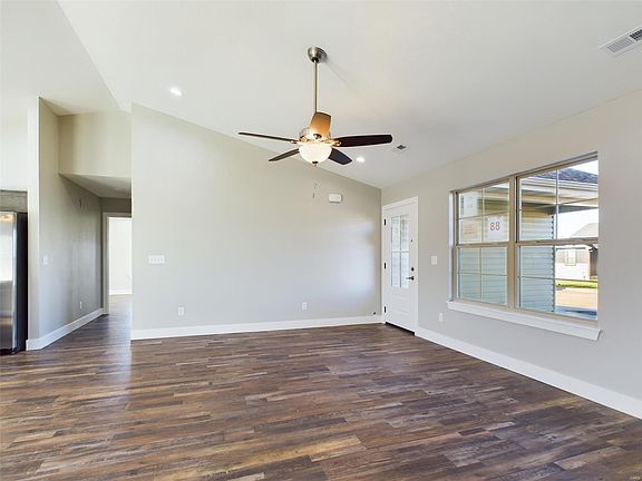 5th image of 145 La Vista Dr