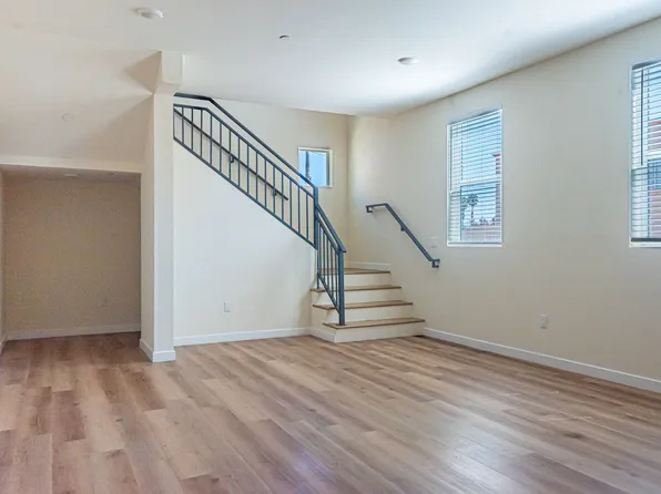 16753-16755 1/2 Sherman Way, 16753-16755 1/2 Sherman Way #16755, Van Nuys, CA 91406