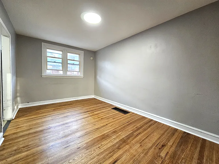 1009 Rosalie St — Photo 3