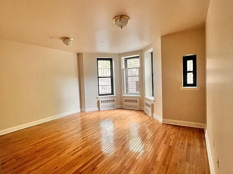 842 Park Pl #1W — Photo 5