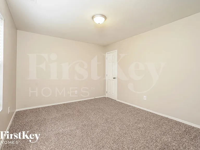 520 Martha Ct — Photo 14