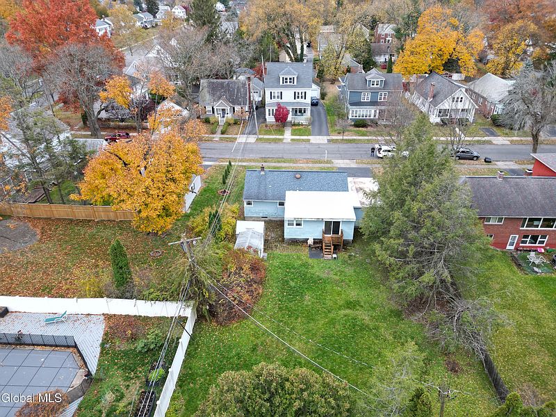 3rd image of 107 Fairview Avenue