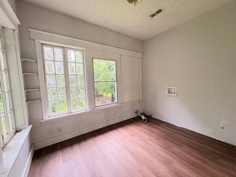 311 N Center Ave — Photo 6
