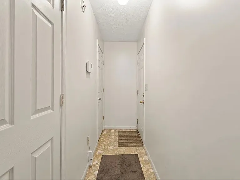 328 Ferguson St — Photo 5