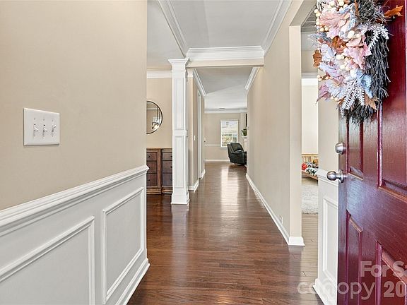 5th image of 3018 Burgess Dr