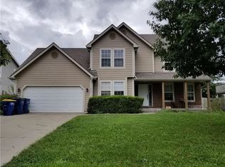 929 E 13th Ct, Eudora, KS 66025