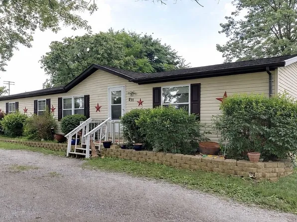 211 S Central St, El Paso, IL 61738