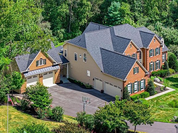 5th image of 1703 Lake Forest Dr