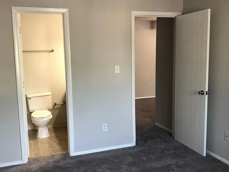 Coventry Court West Apartments — Photo 93