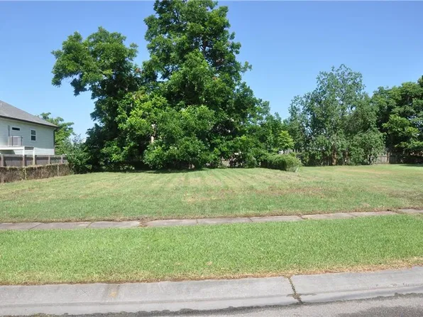 51 Old Hickory St, Chalmette, LA 70043