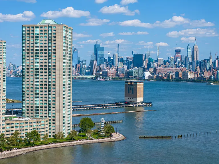 Discover breathtaking Manhattan views at Atlantic