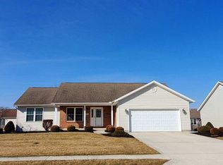 1805 Cinnamon Dr, Wapakoneta, OH 45895