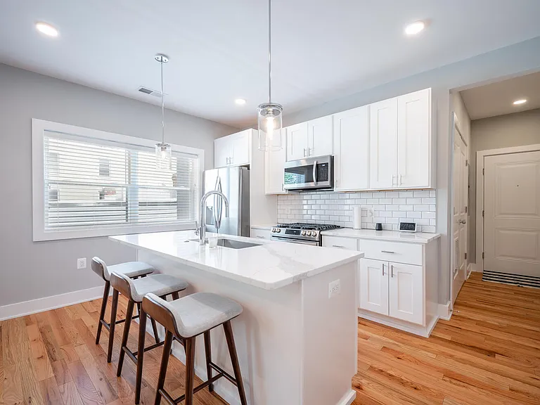 714 11th St NE #302 — Photo 33