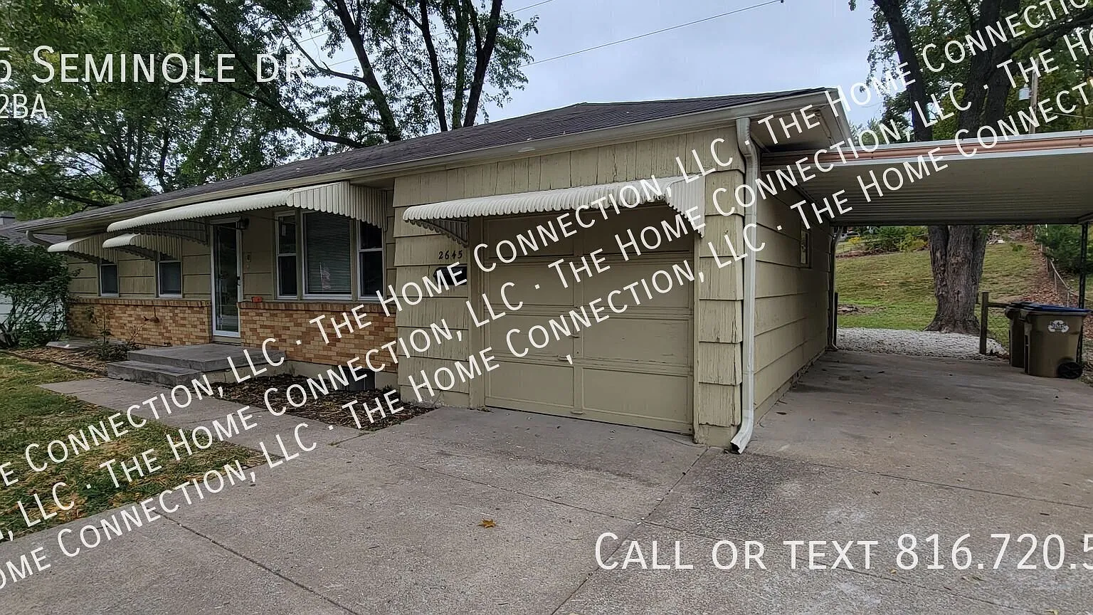 Updated North Kansas City Ranch! — Photo 1