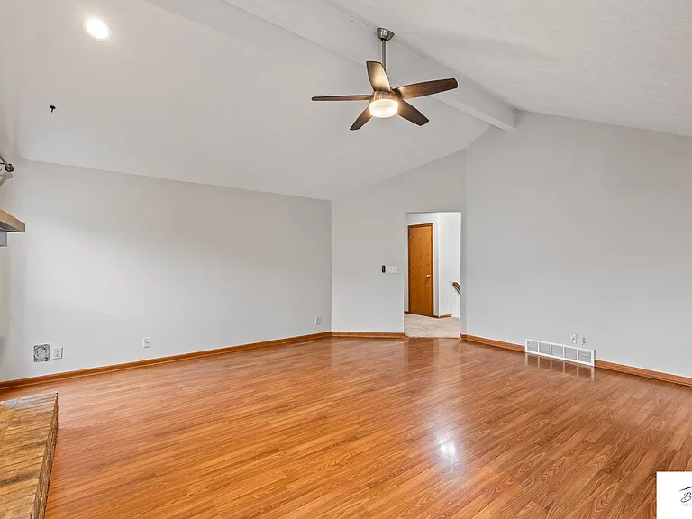 16911 N Cir — Photo 7
