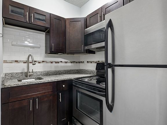 4th image of 4520 N Clarendon Ave APT 806
