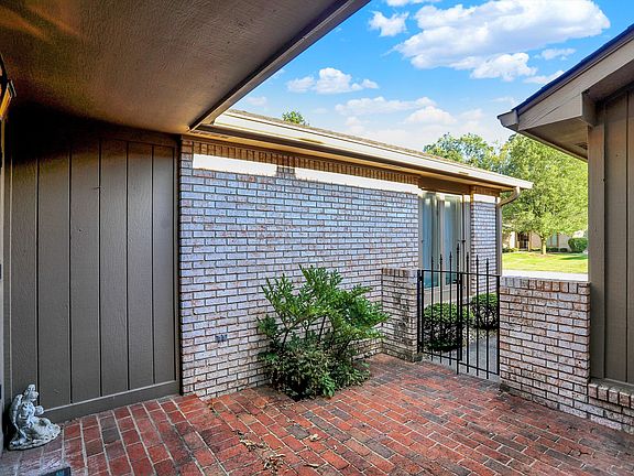 5th image of 3628 Woodglen Way