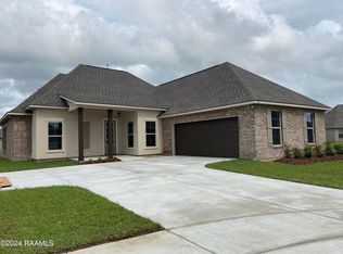 111 Fairdale Dr, Youngsville, LA 70592